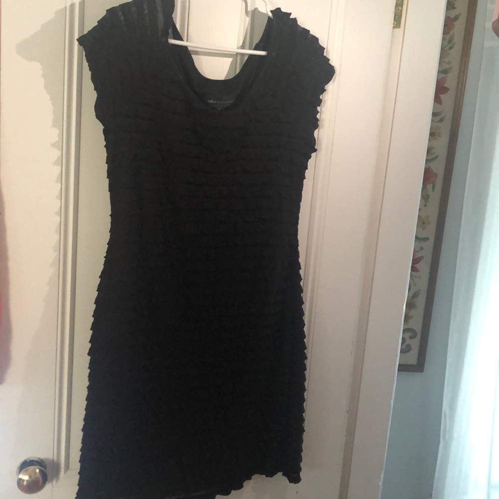 Connected Apparel ruffle stretch form fitting